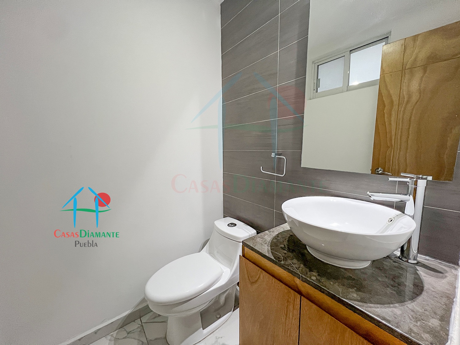 Parque Aguascalientes Casa Laurel - Baño de visitas 2